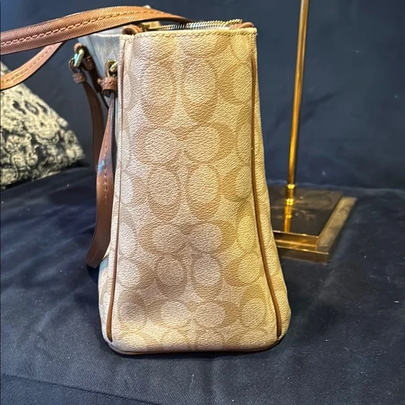 Coach Beige and Brown Signature Shoulder Bag - Picture 7 of 8